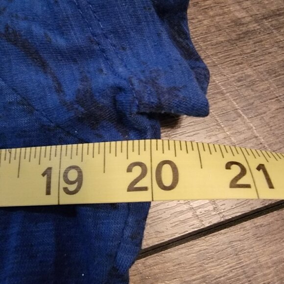 Daisy Fuentes My Favorite T scoop Neck Slim Fit Cut Cap sleeves - Size LG. Blue - Picture 4 of 9